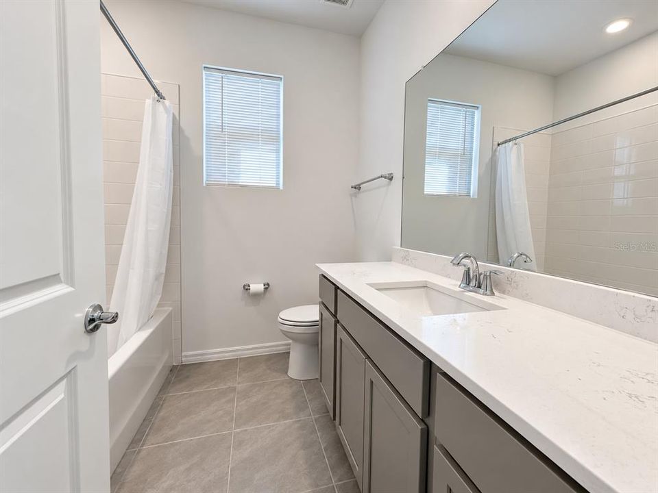 For Rent: $2,100 (3 beds, 2 baths, 1565 Square Feet)