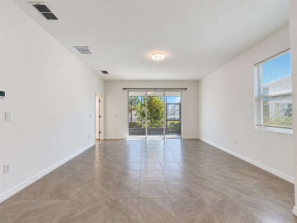 For Rent: $2,100 (3 beds, 2 baths, 1565 Square Feet)