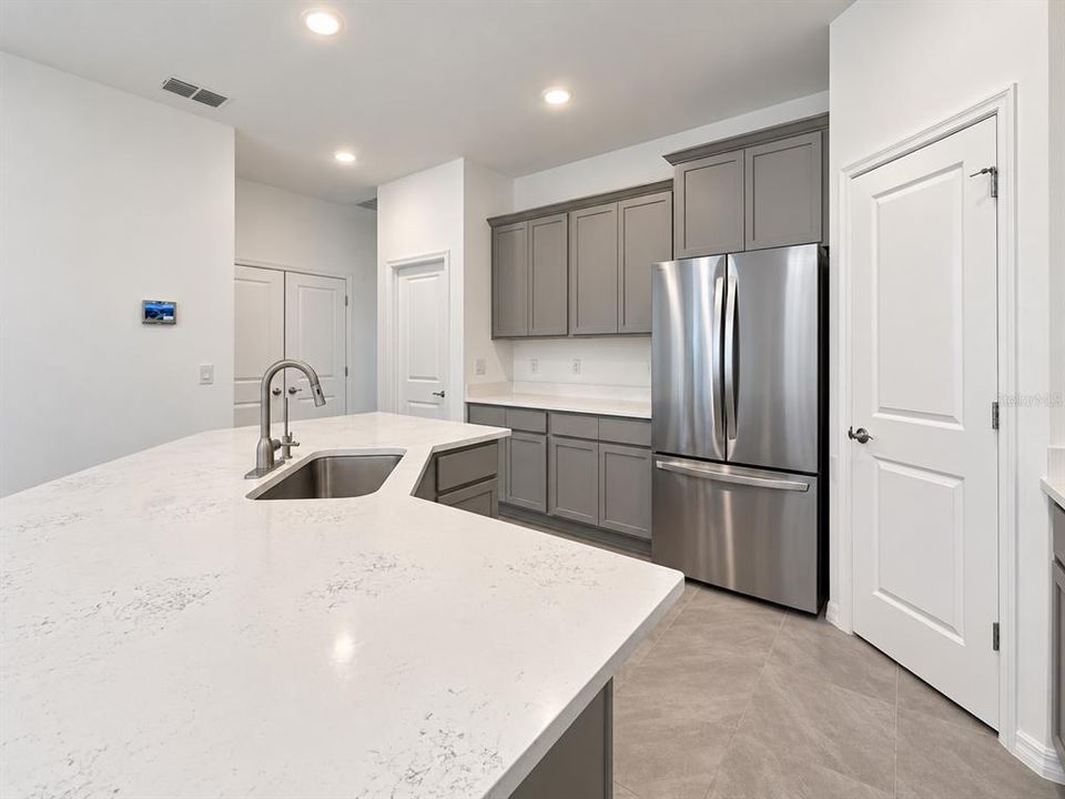 For Rent: $2,100 (3 beds, 2 baths, 1565 Square Feet)