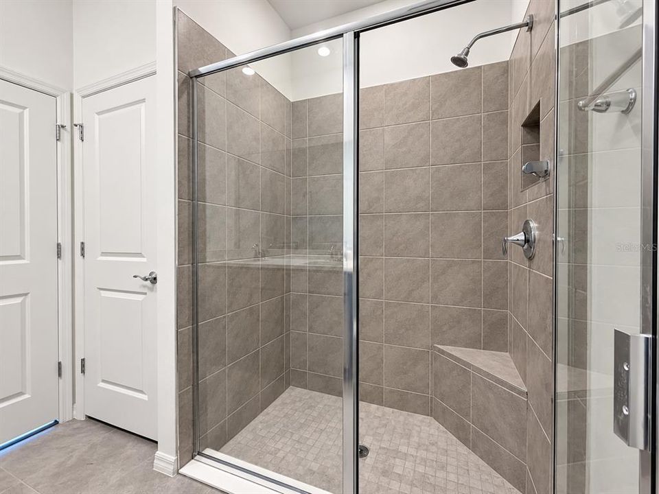 For Rent: $2,100 (3 beds, 2 baths, 1565 Square Feet)