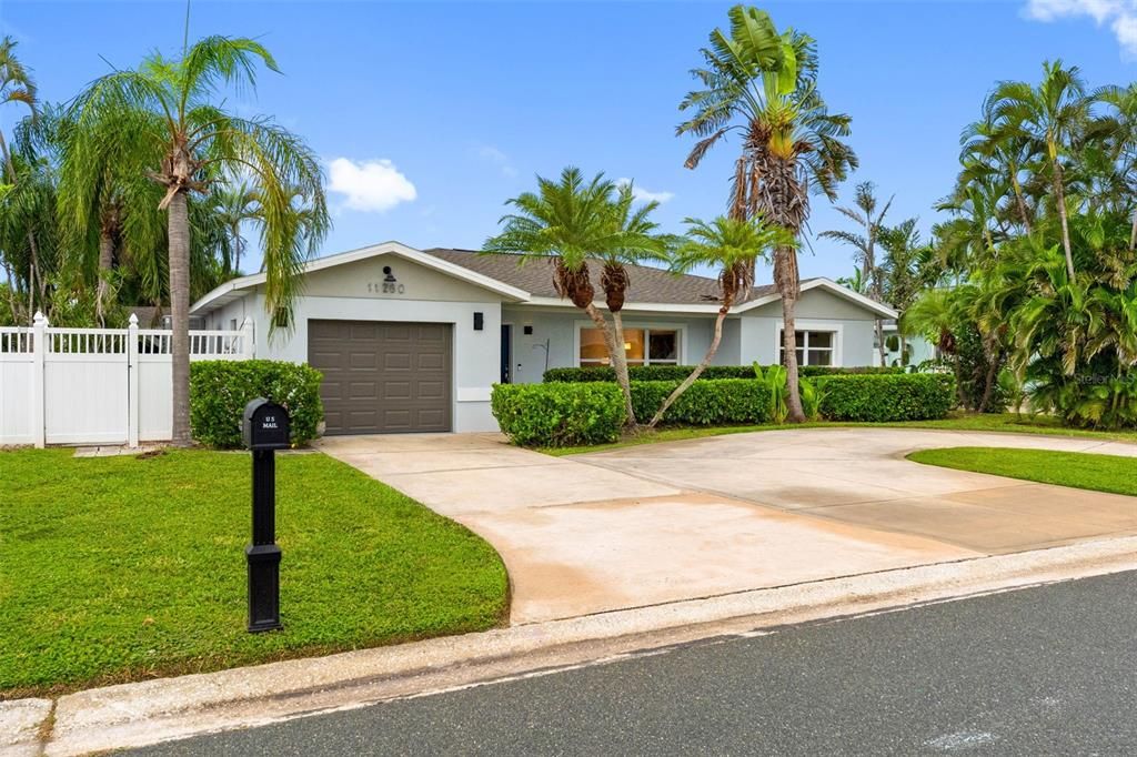 For Rent: $6,800 (3 beds, 3 baths, 2242 Square Feet)