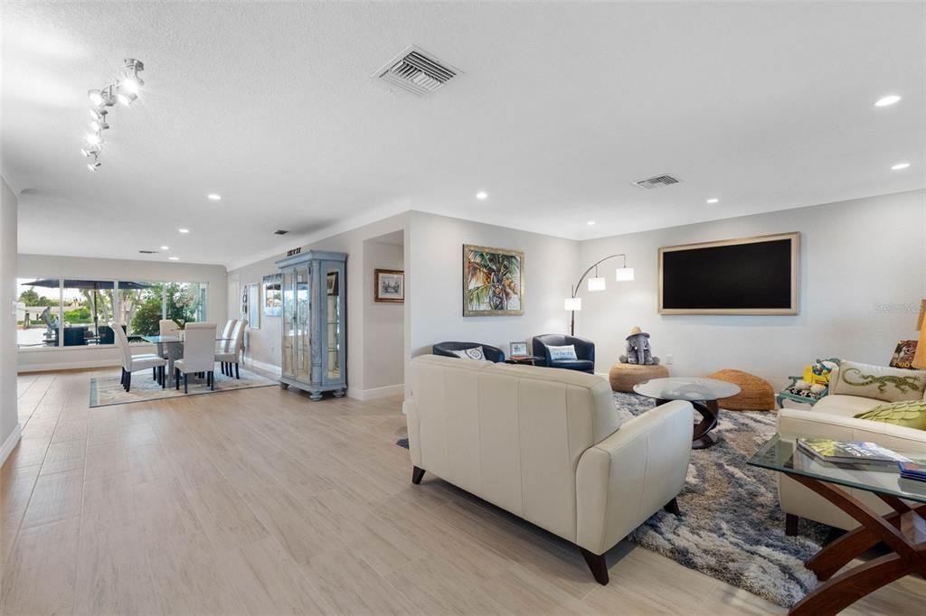 For Rent: $6,800 (3 beds, 3 baths, 2242 Square Feet)