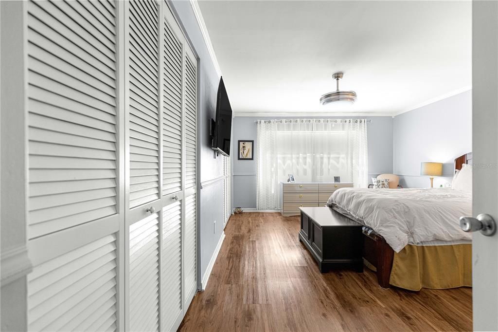 На продажу: $139,900 (2 спален, 2 ванн, 1700 Квадратных фут)