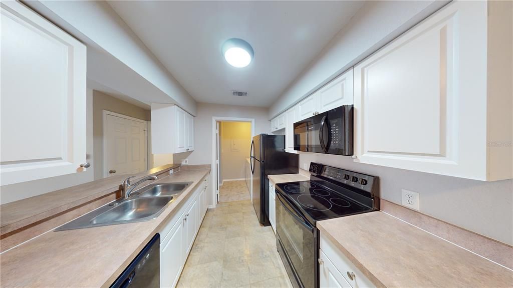 For Sale: $160,000 (2 beds, 2 baths, 1029 Square Feet)
