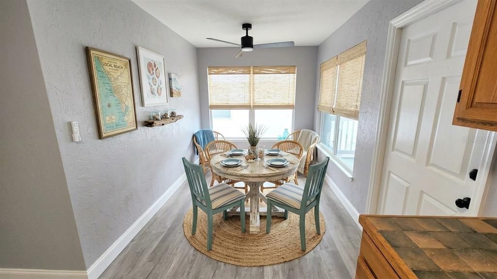 На продажу: $279,999 (2 спален, 1 ванн, 815 Квадратных фут)