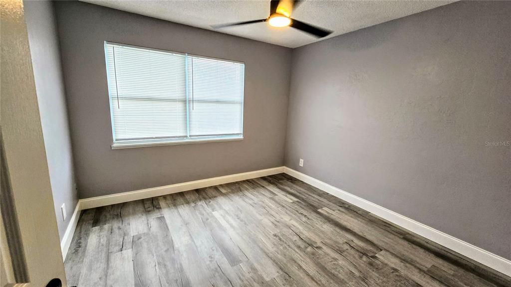 На продажу: $279,999 (2 спален, 1 ванн, 815 Квадратных фут)