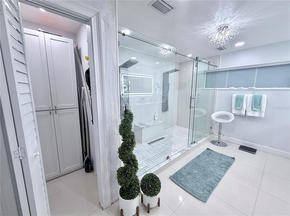For Sale: $820,000 (6 beds, 3 baths, 3267 Square Feet)