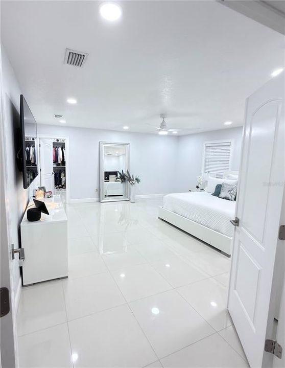For Sale: $820,000 (6 beds, 3 baths, 3267 Square Feet)