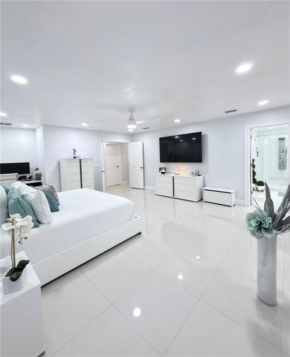 For Sale: $820,000 (6 beds, 3 baths, 3267 Square Feet)