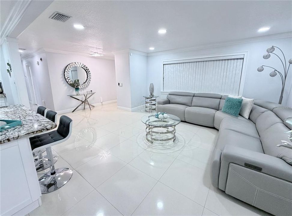 For Sale: $820,000 (6 beds, 3 baths, 3267 Square Feet)