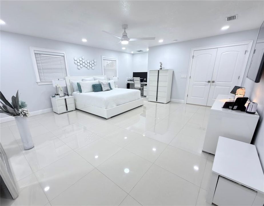 For Sale: $820,000 (6 beds, 3 baths, 3267 Square Feet)