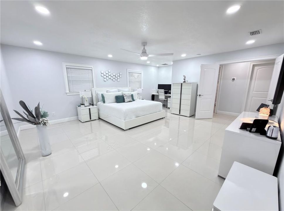 For Sale: $820,000 (6 beds, 3 baths, 3267 Square Feet)