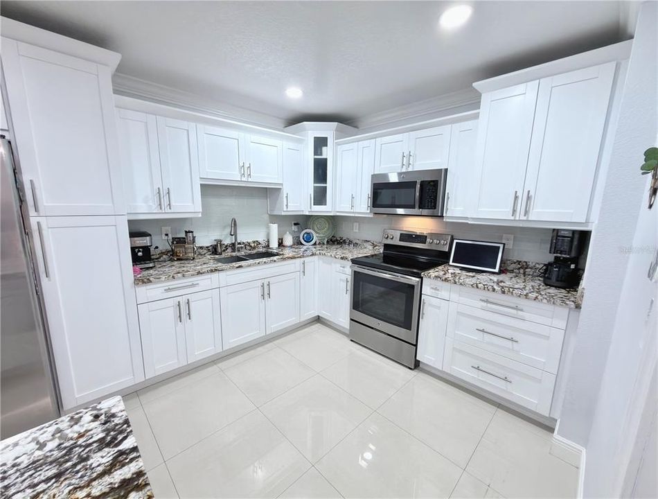 For Sale: $820,000 (6 beds, 3 baths, 3267 Square Feet)