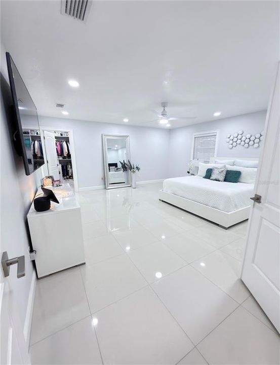 For Sale: $820,000 (6 beds, 3 baths, 3267 Square Feet)