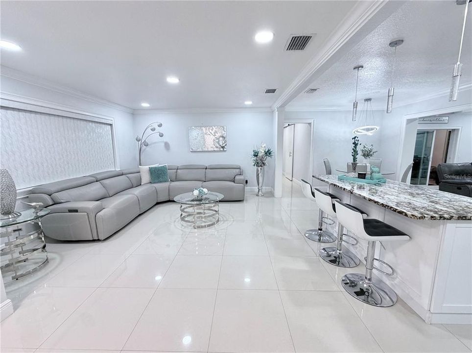For Sale: $820,000 (6 beds, 3 baths, 3267 Square Feet)