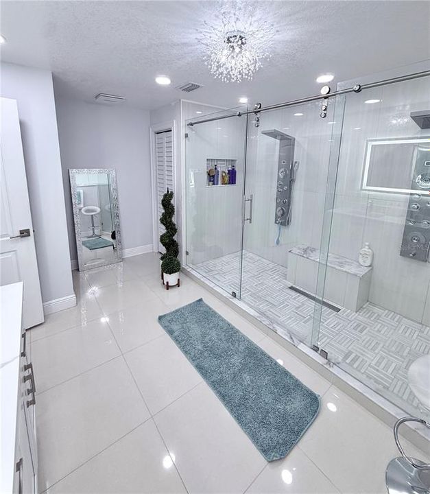 For Sale: $820,000 (6 beds, 3 baths, 3267 Square Feet)
