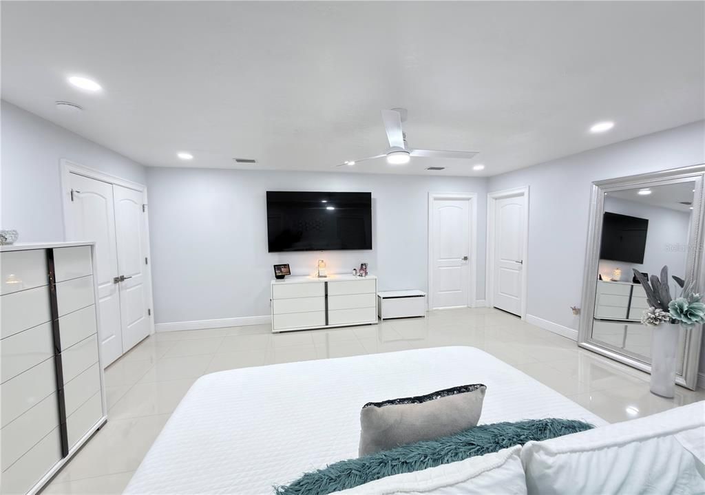 For Sale: $820,000 (6 beds, 3 baths, 3267 Square Feet)