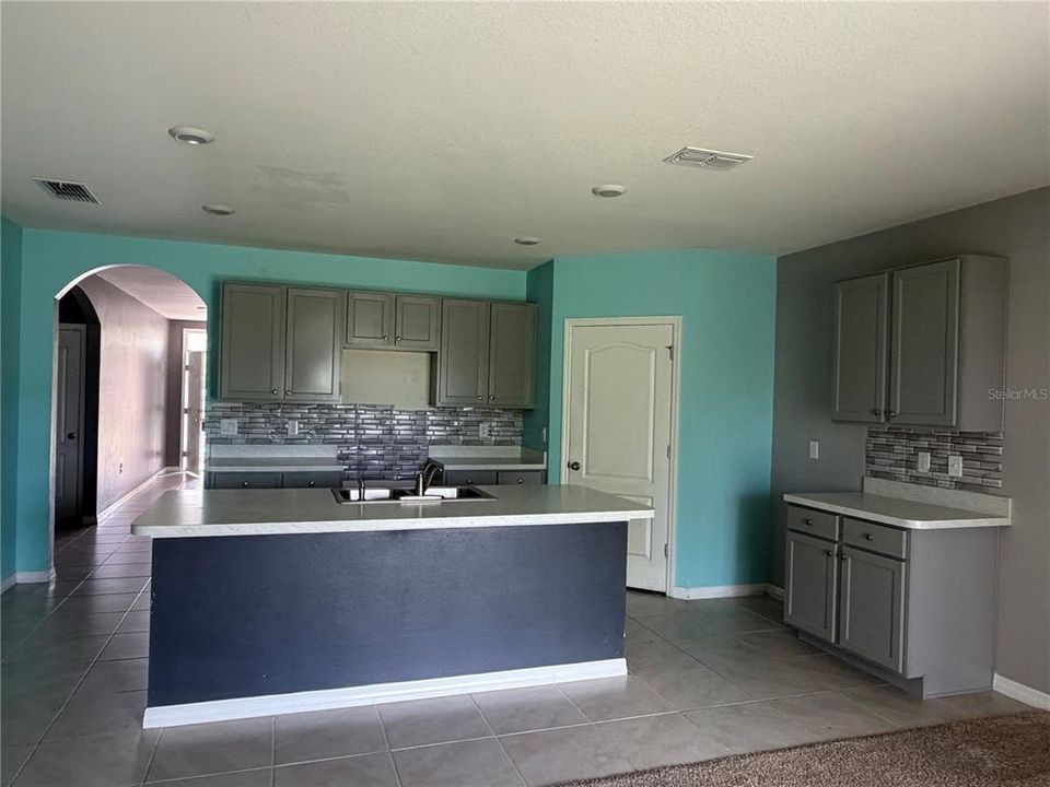 En Venta: $299,900 (4 camas, 2 baños, 1846 Pies cuadrados)