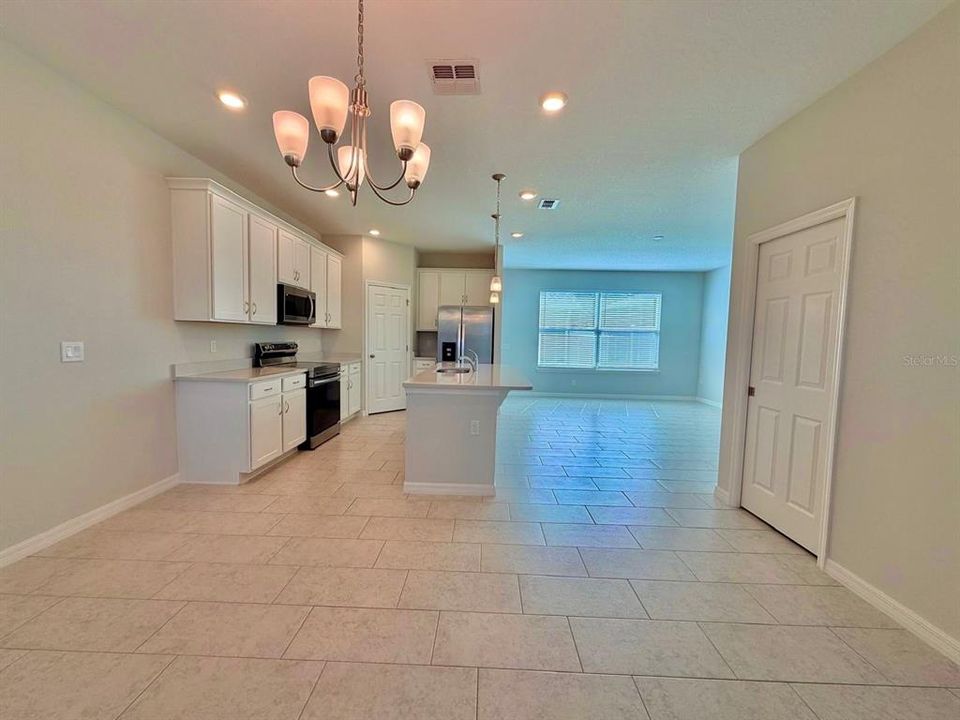 For Rent: $2,250 (3 beds, 2 baths, 1608 Square Feet)
