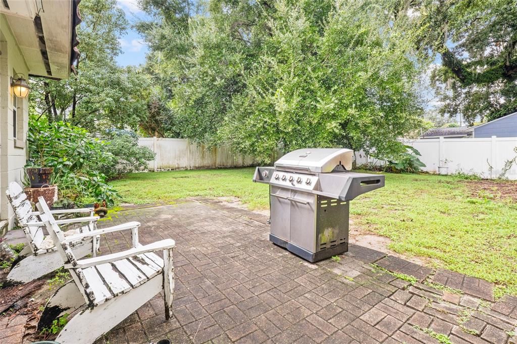 For Sale: $415,000 (2 beds, 1 baths, 715 Square Feet)