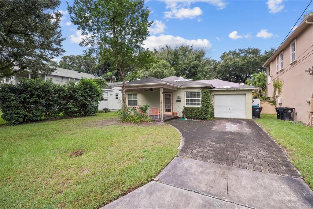 For Sale: $415,000 (2 beds, 1 baths, 715 Square Feet)