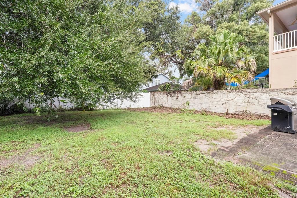 For Sale: $415,000 (2 beds, 1 baths, 715 Square Feet)