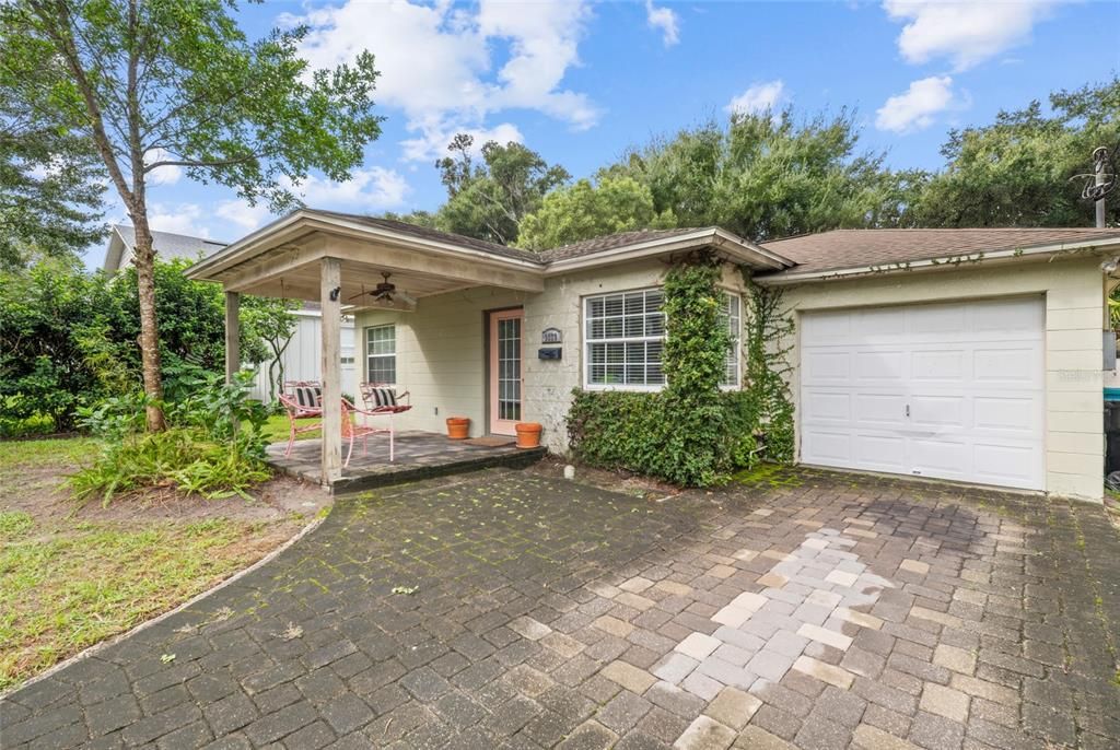 For Sale: $415,000 (2 beds, 1 baths, 715 Square Feet)