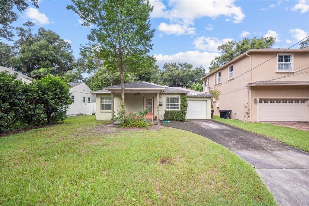 For Sale: $415,000 (2 beds, 1 baths, 715 Square Feet)