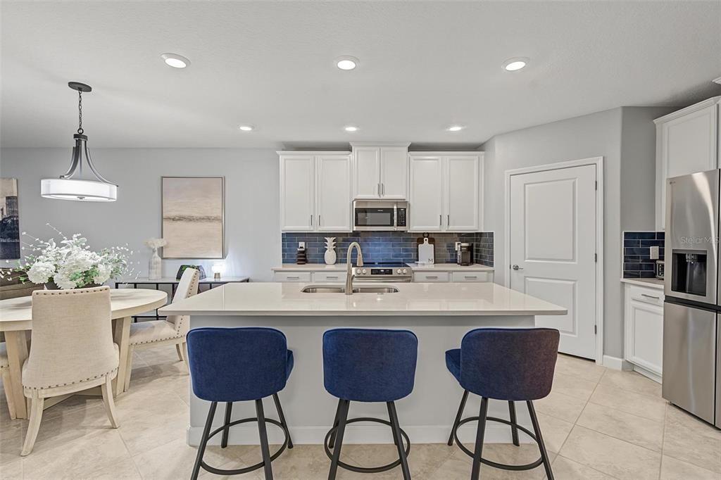 For Sale: $275,000 (2 beds, 2 baths, 1405 Square Feet)