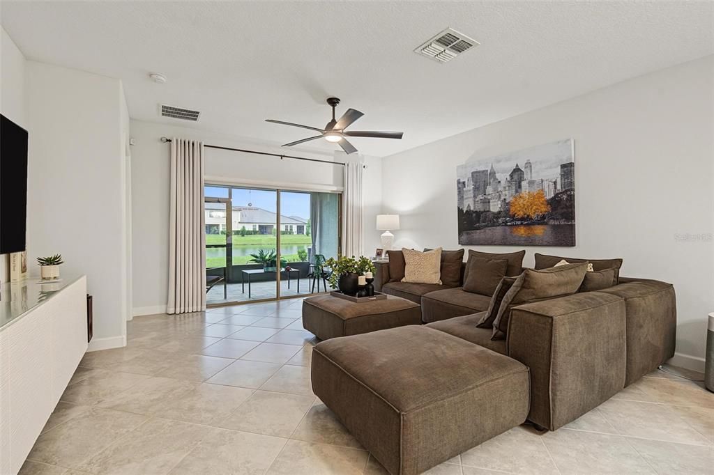 For Sale: $275,000 (2 beds, 2 baths, 1405 Square Feet)