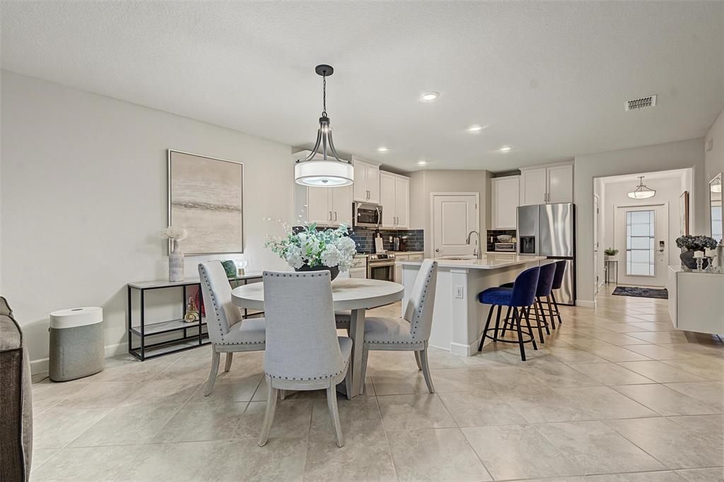 For Sale: $275,000 (2 beds, 2 baths, 1405 Square Feet)