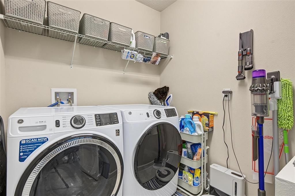 For Sale: $275,000 (2 beds, 2 baths, 1405 Square Feet)