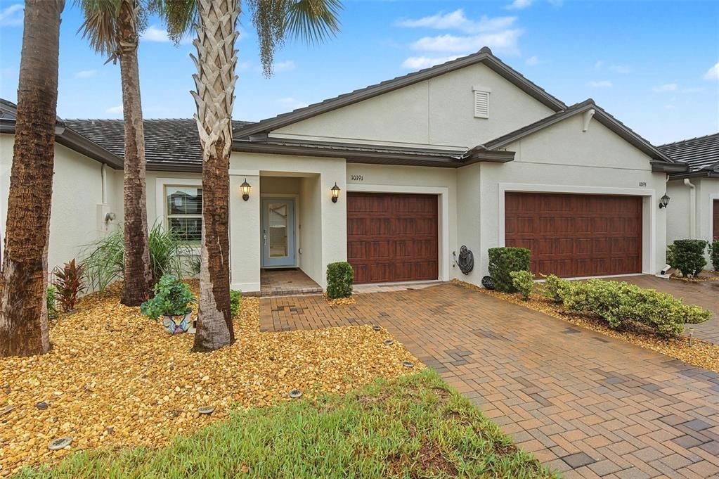 For Sale: $275,000 (2 beds, 2 baths, 1405 Square Feet)