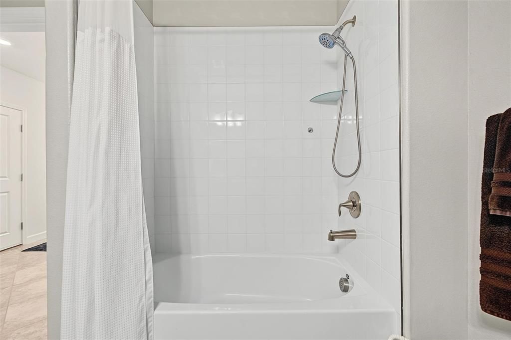 For Sale: $275,000 (2 beds, 2 baths, 1405 Square Feet)