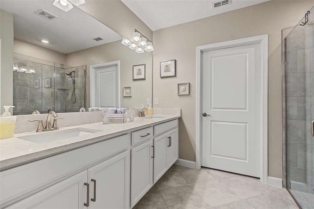 For Sale: $275,000 (2 beds, 2 baths, 1405 Square Feet)