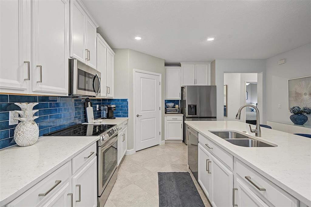 For Sale: $275,000 (2 beds, 2 baths, 1405 Square Feet)