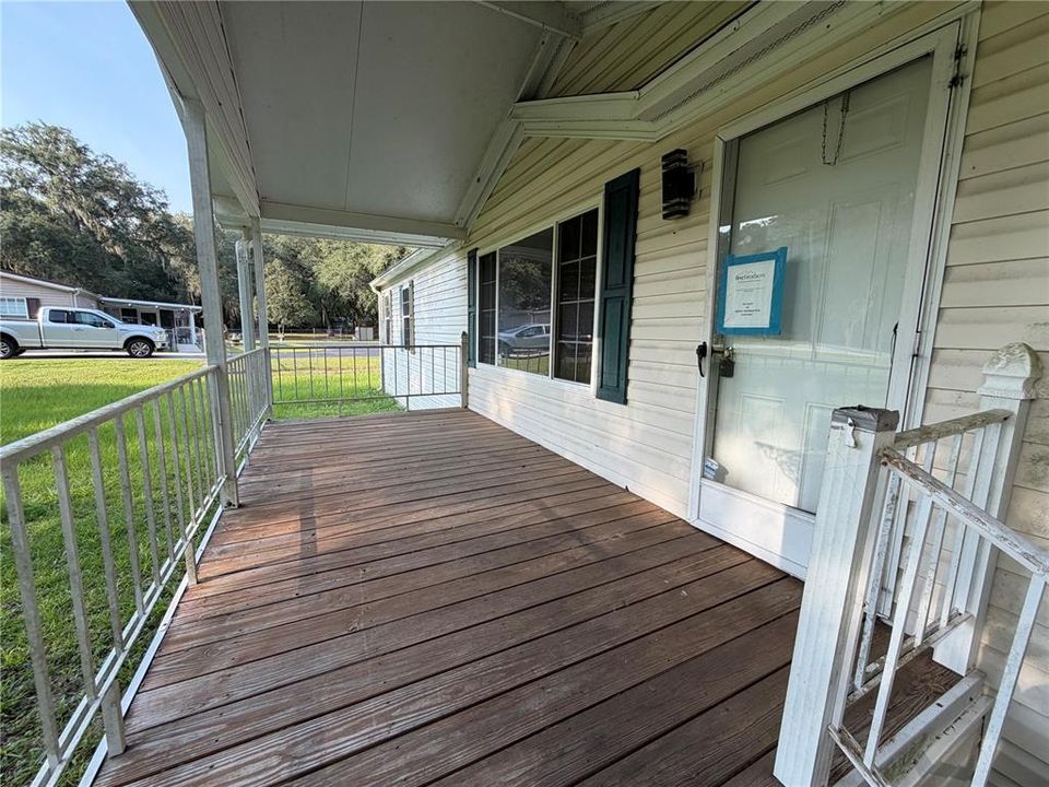 For Sale: $165,000 (3 beds, 2 baths, 1404 Square Feet)