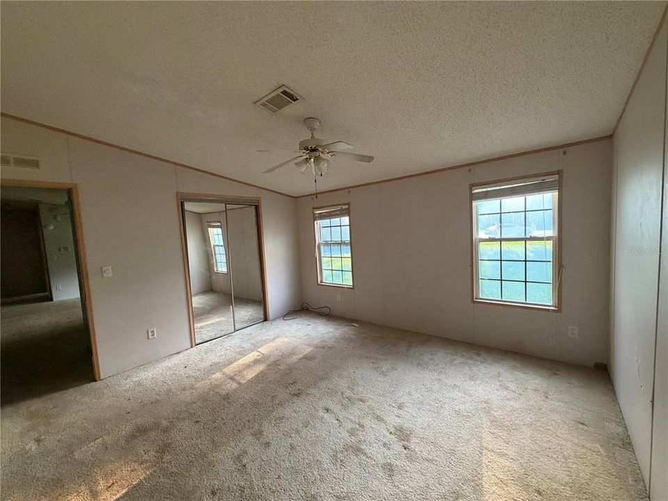 For Sale: $165,000 (3 beds, 2 baths, 1404 Square Feet)