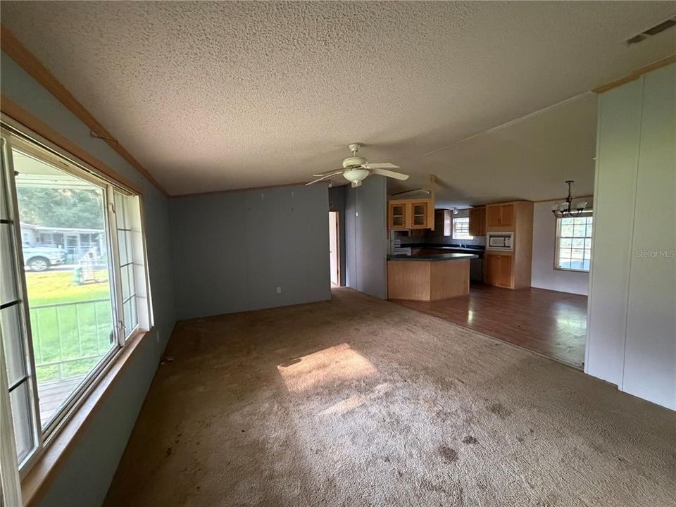 For Sale: $165,000 (3 beds, 2 baths, 1404 Square Feet)