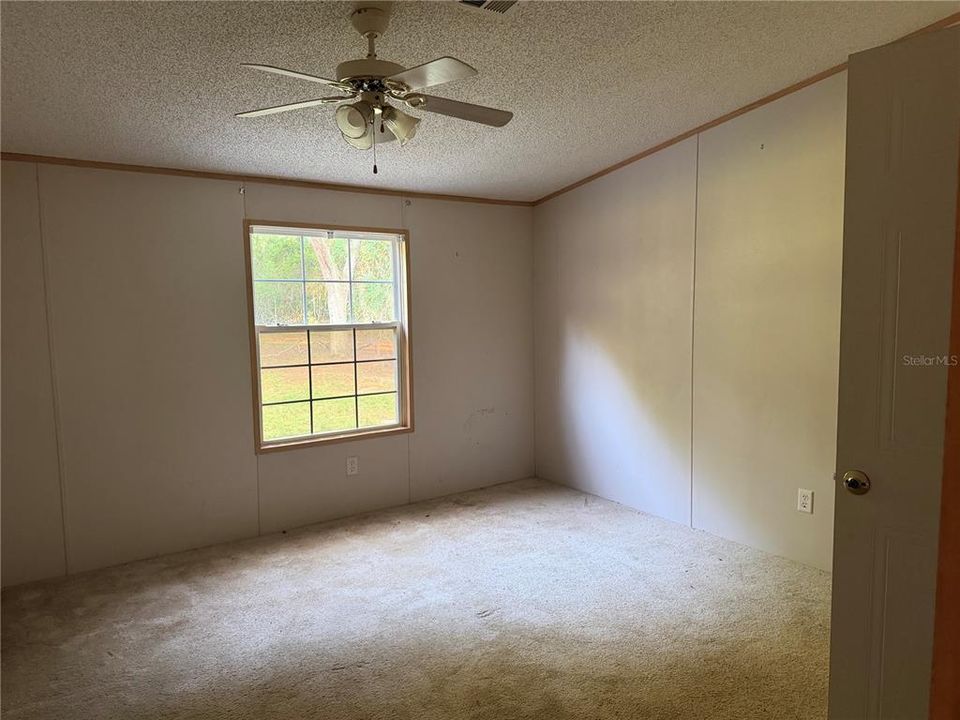 For Sale: $165,000 (3 beds, 2 baths, 1404 Square Feet)