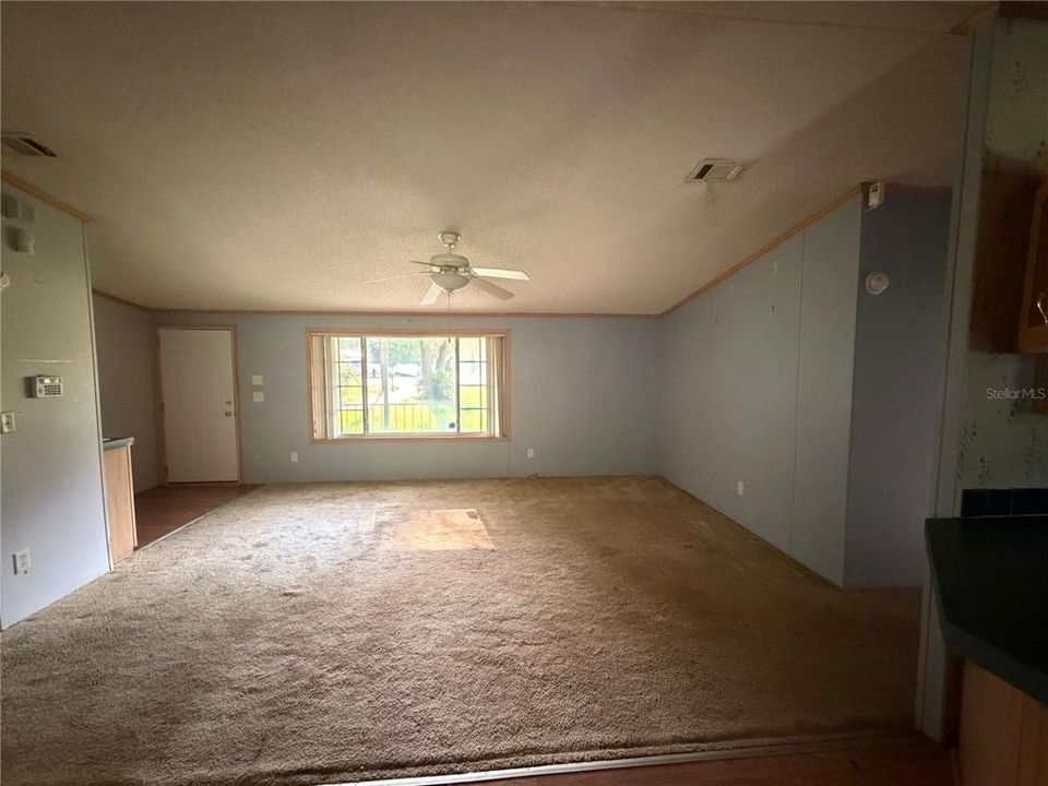 For Sale: $165,000 (3 beds, 2 baths, 1404 Square Feet)