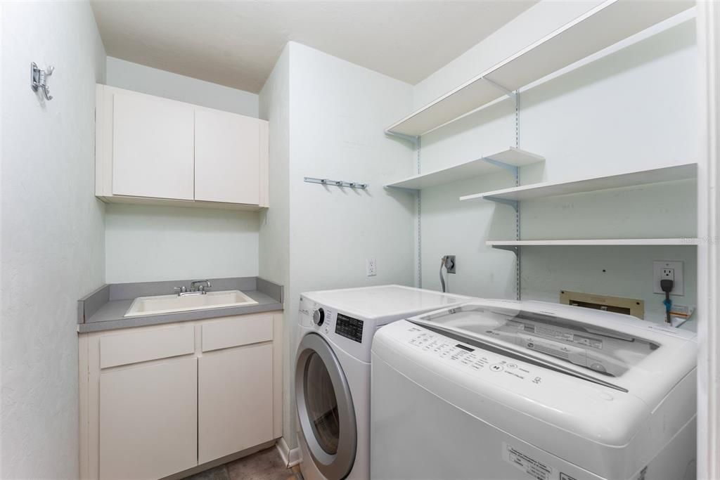 : $565,000 (4 спален, 2 ванн, 2850 Квадратных фут)