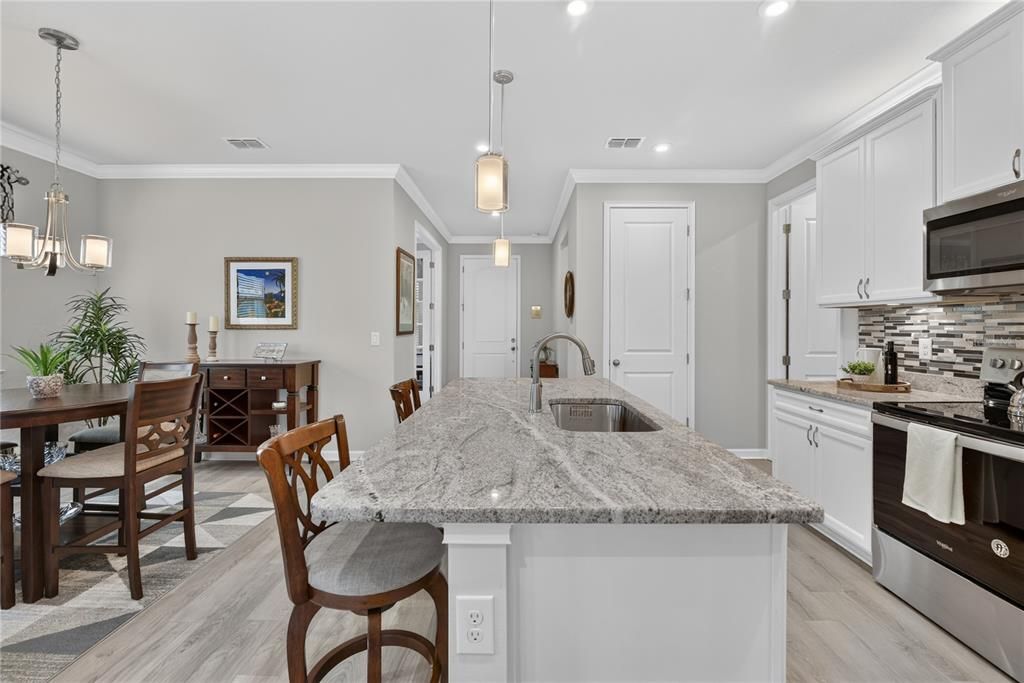 For Sale: $354,500 (2 beds, 2 baths, 1432 Square Feet)