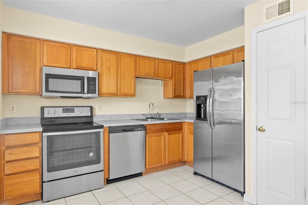 На продажу: $165,000 (2 спален, 1 ванн, 958 Квадратных фут)