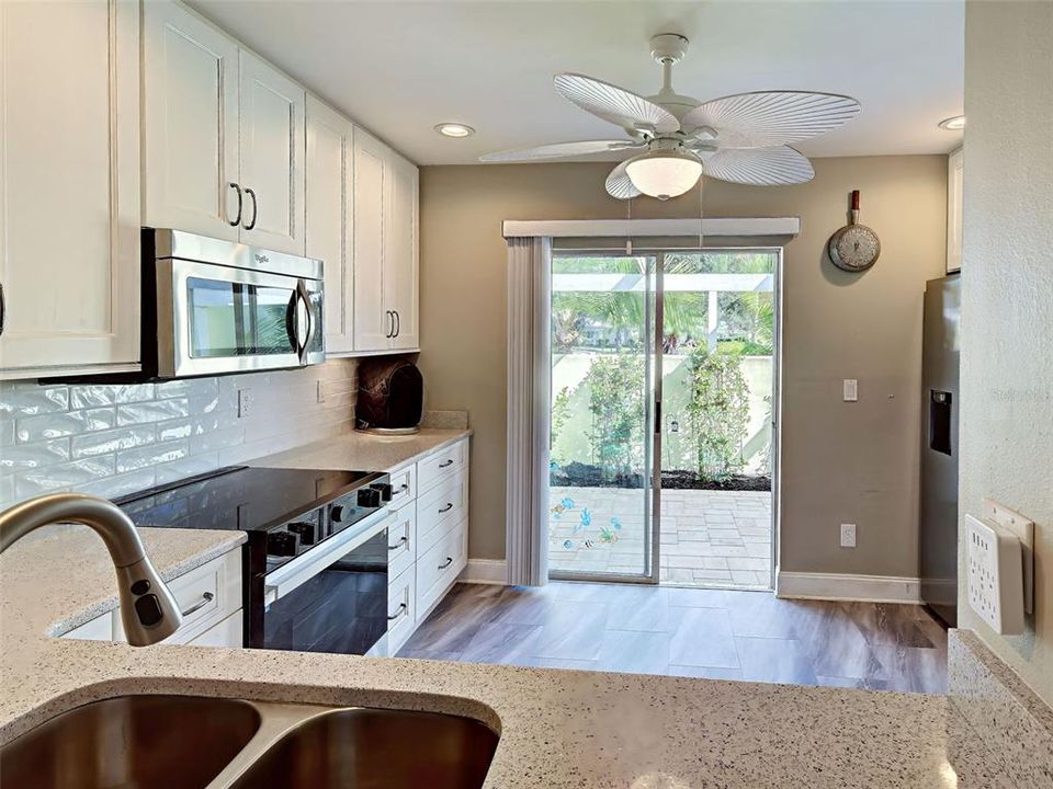 For Sale: $249,900 (2 beds, 2 baths, 1175 Square Feet)