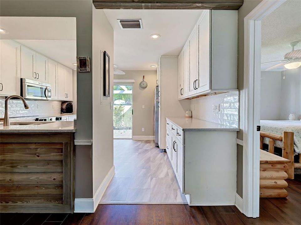 For Sale: $249,900 (2 beds, 2 baths, 1175 Square Feet)