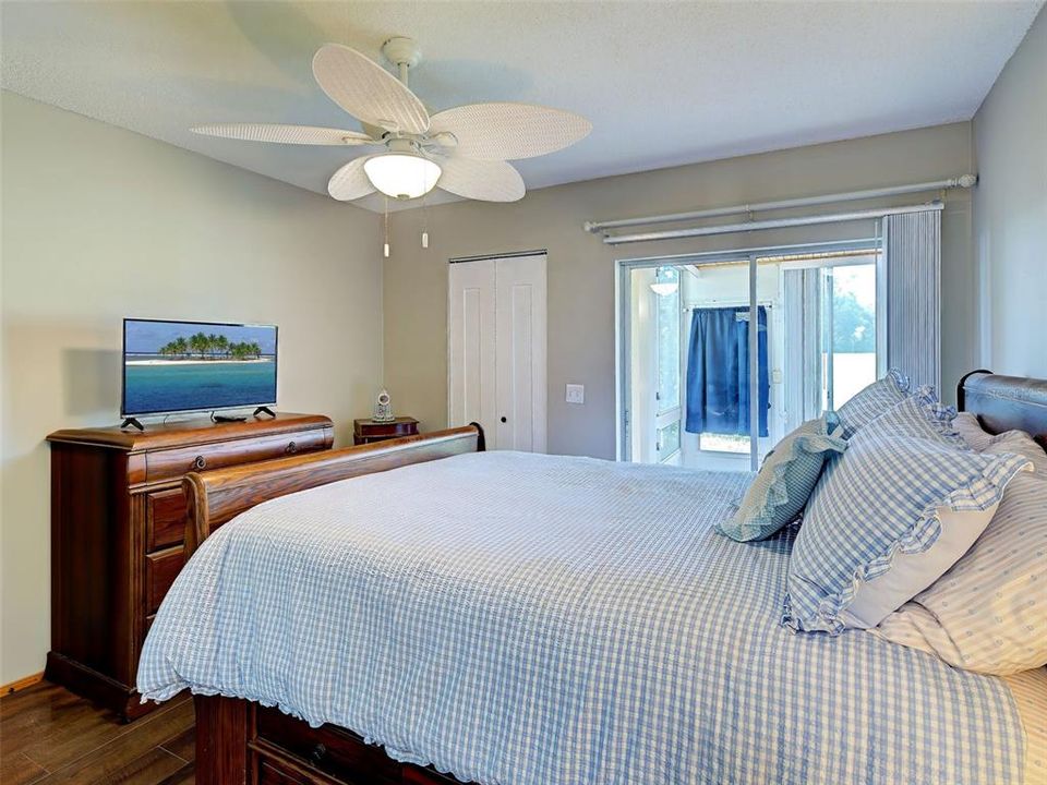 For Sale: $249,900 (2 beds, 2 baths, 1175 Square Feet)