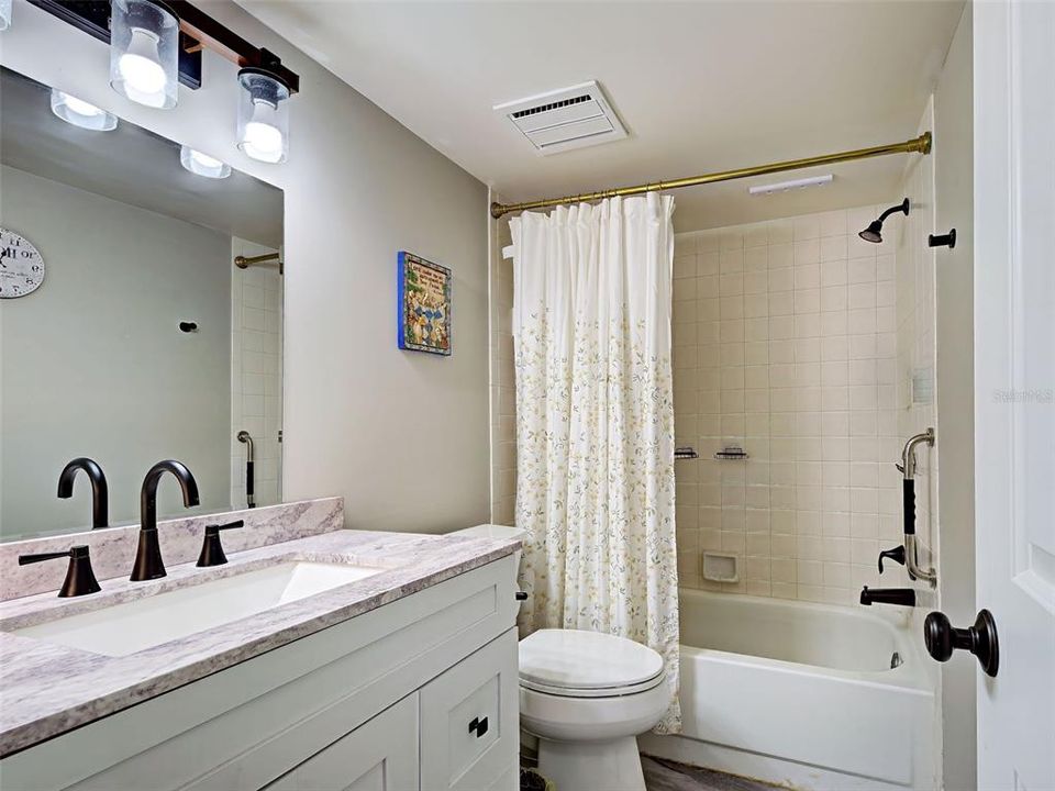For Sale: $249,900 (2 beds, 2 baths, 1175 Square Feet)