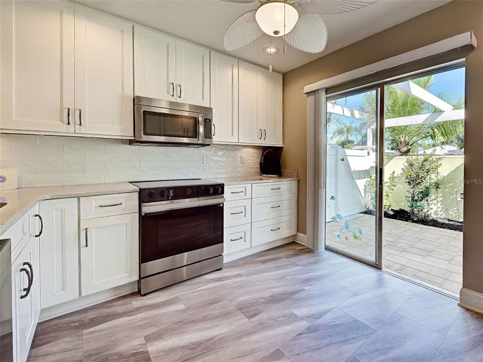 For Sale: $249,900 (2 beds, 2 baths, 1175 Square Feet)