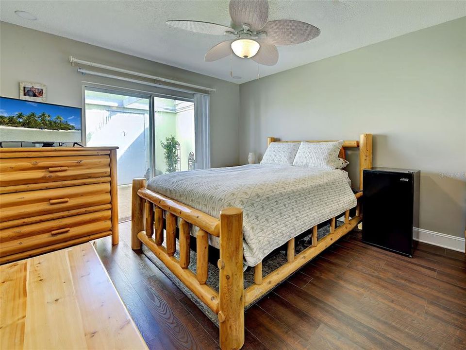 For Sale: $249,900 (2 beds, 2 baths, 1175 Square Feet)